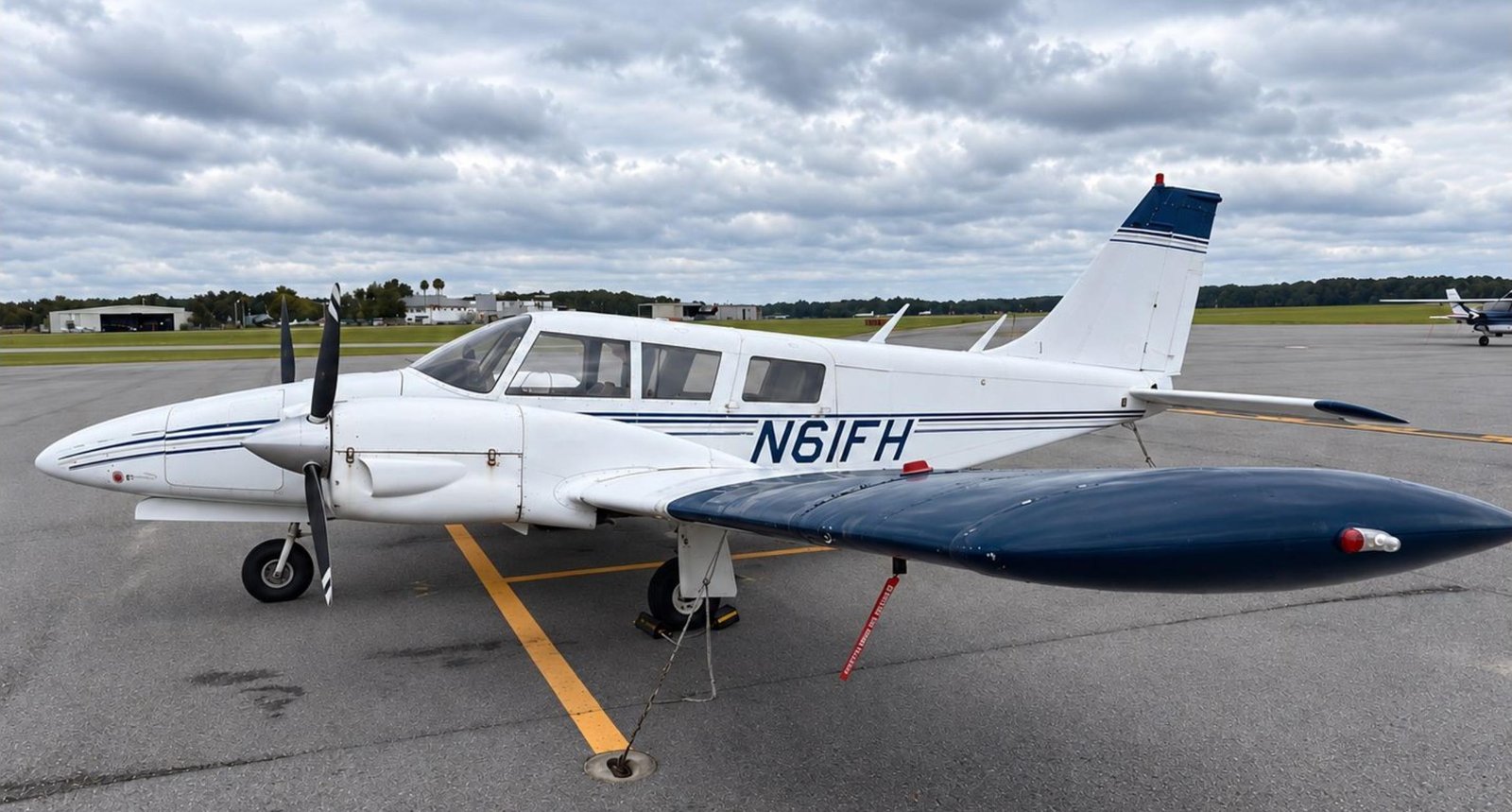 Piper PA-34-200 Seneca N61FH